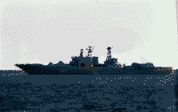 Большой противолодочный корабль пр. 1155 "Вице-адмирал Кулаков" после потери в шторм 31 декабря 1983 года АП на грот-мачте, начало 1984 года