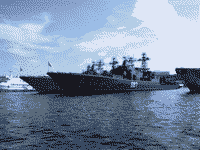 Большие противолодочные корабли "Маршал Василевский" и "Адмирал Харламов" в Североморске, 27 июля 2003 года