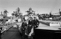 На палубе БПК "Адмирал Трибуц", слева БПК "Хабаровск" и УК "Бородино". Владивосток, 22 сентября 1992 года