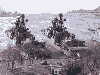 Большие противолодочные корабли "Адмирал Пантелеев" и "Адмирал Трибуц" у 33-го причала во Владивостоке, 14 февраля 2008 года 13:22