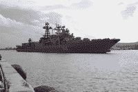 Большой противолодочный корабль "Маршал Шапошников" в порту Арпа, Гуам, 27 марта 2006 года