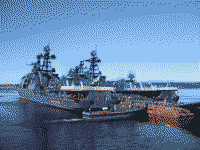 Большие противолодочные корабли "Адмирал Левченко" и "Адмирал Чабаненко" в Североморске, 11 августа 2006 года 17:03