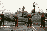 Большой противолодочный корабль "Адмирал Виноградов" во время визита американских кораблей во Владивосток, 18 июня 1994 года