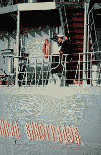 Большой противолодочный корабль "Адмирал Виноградов" во время визита американских кораблей во Владивосток, 1 сентября 1990 года