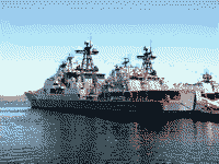 Большой противолодочный корабль "Адмирал Харламов" у причала в Североморске, 12 июня 2005 года 11:35