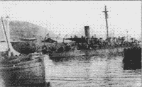 Истребители "Сильный" и "Страшный" в Порт-Артуре у борта крейсера 2 ранга "Забияка", 1904 год