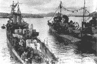 Лидер эсминцев "Тбилиси" и эсминец "Рьяный" во Владивостоке, 1945 год