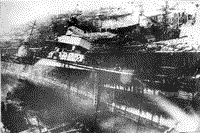 Разоруженный эскадренный миноносец проекта 7-У "Совершенный" в доке, февраль 1942 года
