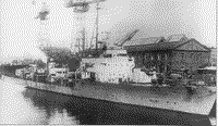 Эсминец "Отважный" у достроечной стенки завода им. Жданова в Ленинграде перед выходом на ходовые испытания, март 1950 года