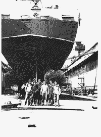 Эскадренный миноносец проекта 30-бис "Солидный" в доке в Туапсе, лето 1982 года