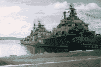 Эскадренный миноносец "Безудержный" и большой противолодочный корабль "Митрофан Москаленко" в Североморске, 1990-е годы