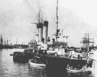 Броненосец береговой обороны "Генерал-адмирал Апраксин" в Кронштадте, май 1902 года