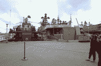 ПСКР "Орел" и БПК "Адмирал Трибуц" во время визита американских кораблей во Владивосток, 21 сентября 1992 года