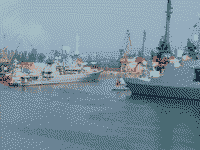 Украинский фрегат "Гетман Сагайдачный", турецкий сторожевик "Тайфун" и фравнцузский фрегат "Аконит" в Варне, лето 2004 года