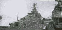 Сторожевой корабль "Резвый" и большой противолодочный корабль "Симферополь" в Североморске