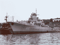 Украинский фрегат "Севастополь" на отстое в Северной бухте Севастополя, 9 сентября 2005 года 13:47