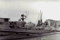 Сторожевой корабль пр 1135 "Летучий" в морском порту, Петропавловск-Камчатский, сентябрь 2000 года