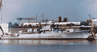 Сторожевой корабль "Николаев" в Казачьей бухте на разделке, 20 июля 2001 года