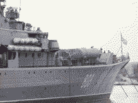 Сторожевой корабль "Пытливый" у Минной стенки в Севастополе, 12 февраля 2007 года 14:38