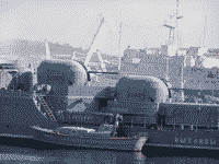 Сторожевой корабль "Пытливый" у Минной стенки в Севастополе, 16 марта 2007 года 15:04