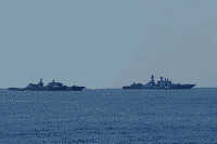 Сторожевой корабль "Неустрашимый" и большой противолодочный корабль "Адмирал Чабаненко" у берегов Ливии, 7 октября 2008 года