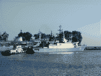 Сторожевой корабль "Стерегущий", рейдовый буксир "РБ-248" и экспедиционное океанографическое судно "Адмирал Владимирский", 6 сентября 2007 года 18:58