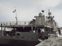 Сторожевой корабль "Ударный" в Балтийске в период испытаний, 5 января 2003 года 11:45