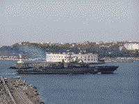 Сторожевой корабль "Ладный" входит в Севастопольскую бухту, 23 мая 2007 года 16:27