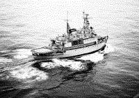 Пограничный сторожевой корабль "Волга" следует в Сан-Франциско для участия в церемонии празднования 200-летия береговой охраны США, 1 мая 1990 года
