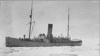 Канонерская лодка "Красный Октябрь", во льдах во время перехода к острову Врангеля, июль-октябрь 1924 года