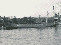 Большой десантный корабль "Саратов" в Северной бухте Севастополя, 10 сентября 2005 года 15:38