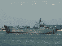 Большой десантный корабль "Саратов" в Северной бухте Севастополя, 25 июля 2006 года