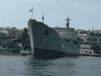 Большой десантный корабль "Орск" в Южной бухте Севастополя, 12 июля 2005 года 11:41