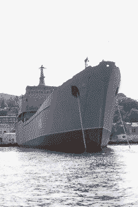 Большой десантный корабль "Орск" в Южной бухте Севастополя, 14 августа 2005 года 17:24