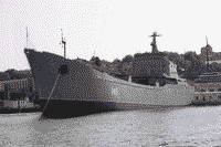 Большой десантный корабль "Орск" в Южной бухте Севастополя, 14 августа 2005 года 17:24