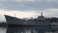 Большой десантный корабль "Орск" в Южной бухте Севастополя, 5 января 2006 года 15:22