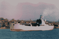 Большой десантный корабль "Николай Фильченков" уходит из Севастопольской бухты, 14 ноября 2005 года