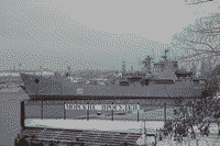 Большой десантный корабль "Николай Фильченков" у Минной стенки в Севастополе, 23 января 2008 года 15:44