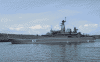 Большой десантный корабль "Пересвет" в Советской Гавани во время военно-исторического морского похода Памяти, июнь 2006 года