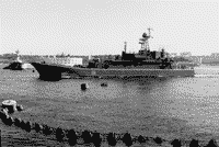 Гвардейский БДК "Азов" выходит из Севастопольской бухты, 15 октября 2004 года