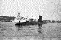 Подводная лодка "С-376" и большой десантный корабль "Азов" в Севастополе, начало 1990-х годов