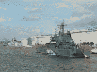 Большой десантный корабль "Калининград" на Неве, 21 июля 2008 года 18:25