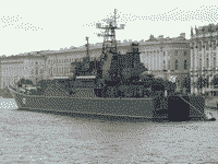 Большой десантный корабль "Калининград" на Неве, 21 июля 2008 года 19:10