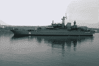 Большой десантный корабль "Цезарь Куников" в Севастополе, 3 февраля 2007 года 13:28