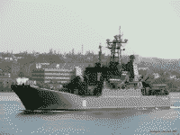 Большой десантный корабль "Цезарь Куников" в Севастополе, 31 марта 2007 года