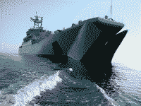 Большой десантный корабль "Константин Ольшанский" высаживает десант на Тендровской косе, июль 2007 года