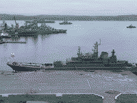 Разоруженный большой десантный корабль "Кондопога" у стенки в Североморске, 14 сентября 2007 года 09:40