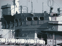 Большой десантный корабль "Минск" на Неве по случаю Дня ВМФ в Санкт-Петербурге, 29 июля 2005 года