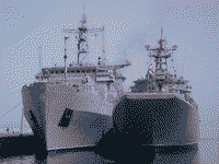 Корабль управления "Славутич" ВМСУ и большой десантный корабль "Ямал" на учениях в составе группы BSF 2006, апрель 2006 года