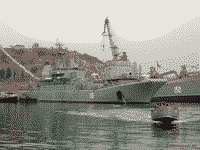 Большие десантные корабли "Ямал" и "Саратов" в Севастополе, 16 февраля 2007 года 11:37